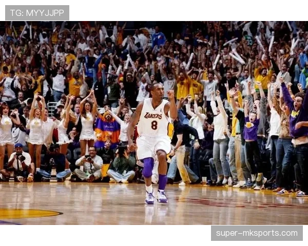 沃顿高位策应主导进攻，拉开湖人内线空间