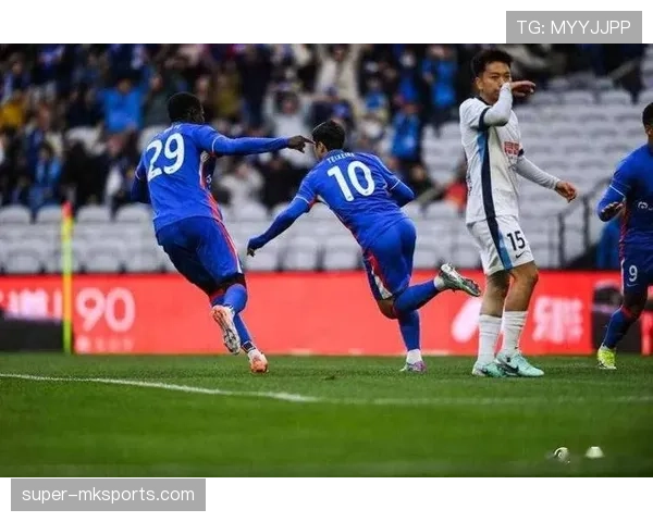 上海申花中场结构偏防守，球队当前阶段掌控比赛节奏能力受到制约